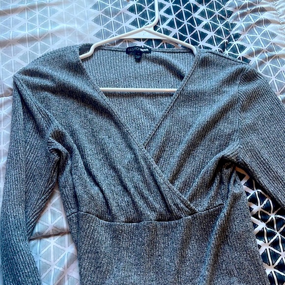 Gray Medium top - Picture 1 of 1
